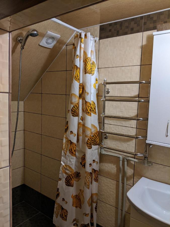 מלון איזקי Gostynna Rodyna מראה חיצוני תמונה