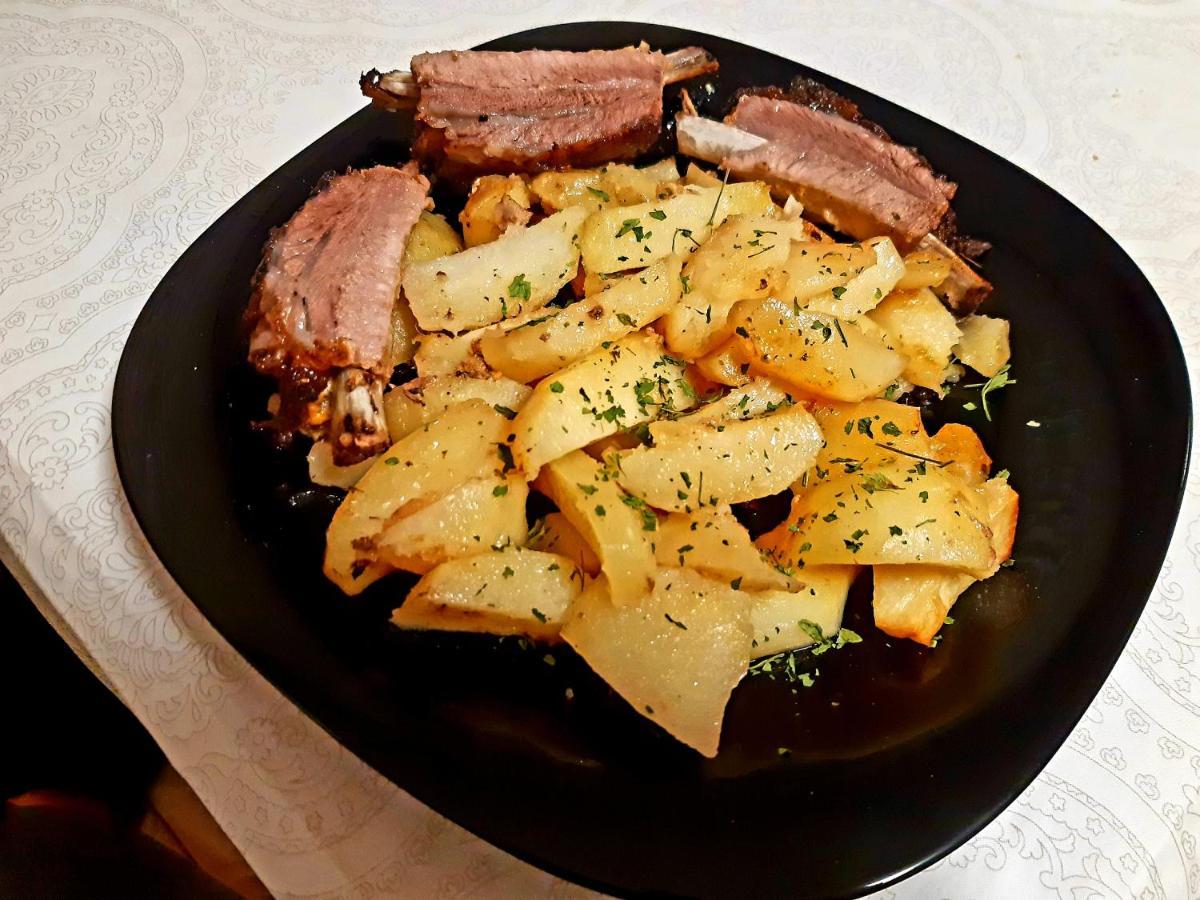 מלון איזקי Gostynna Rodyna מראה חיצוני תמונה